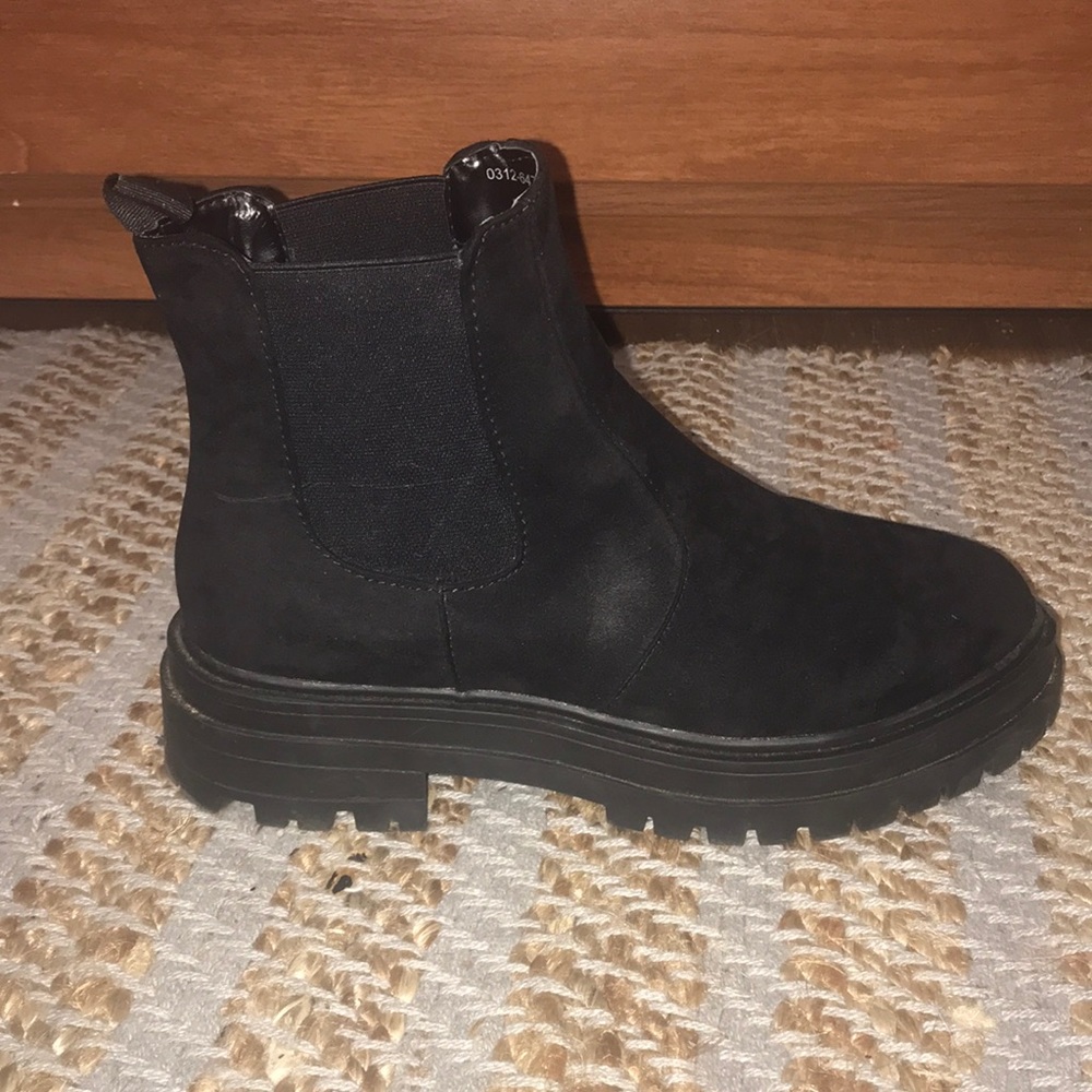 Urban Outfitters Chelsea Boot
